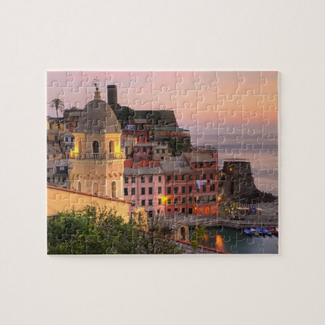 Quebra-cabeça Cidade na encosta de Vernazza à noite, Cinque (Horizontal)