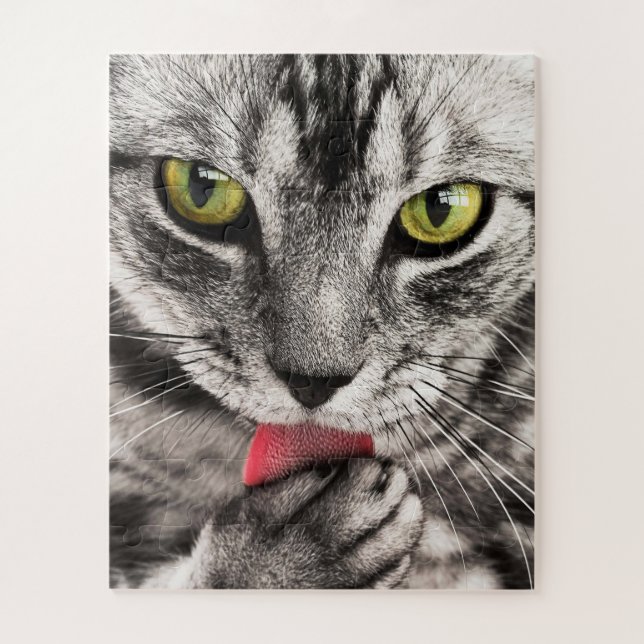 Quebra-cabeça Cinza Gato com Pata de Licitação de Olhos Amarelos (Vertical)
