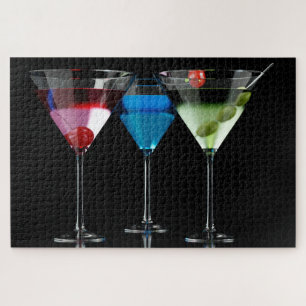 Quebra-cabeça Cocktails diferentes em copos de martini em preto