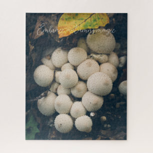 Quebra-cabeça Cogumelos brancos de puffball em folhas de outono
