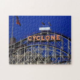 Quebra-cabeça 'Cyclone Rollercoaster at Night'