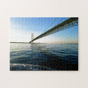 quebra-cabeça da ponte sobre a água da Creative