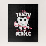 Quebra-cabeça Dentista Engraçado - Como dentes melhores que Pess<br><div class="desc">Gosto Mais De Dentes Do Que De Pessoas - citação de amante de dentes de higiene de odontologia engraçada. Coração cor-de-rosa e escova de dentes para o Doutor em Medicina DMD. >> Ideia de presente bonita para o amante ortodôntico, aposentadoria do dentista chefe, assistente higienista ou estudante dentário >> trabalho...</div>