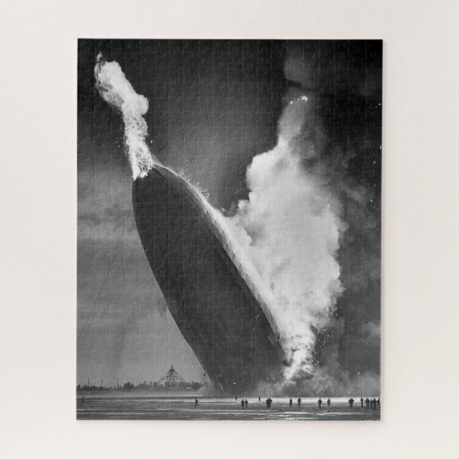 Quebra-cabeça Desastre do Dirigível Hindenburg Por Volta de 1937 (Vertical)