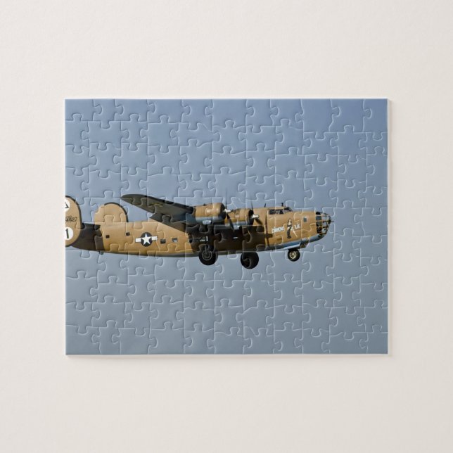 Quebra-cabeça Diamond Lil B-24 Bombardeiro, pousando em Oshkosh, (Horizontal)