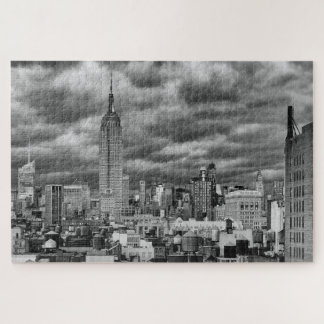 Quebra-cabeça Empire State Building, Stormy NYC skyline, B&W