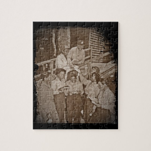 Quebra-cabeça Enfermeiros no Pacífico Sul recebendo e-mail (Vertical)