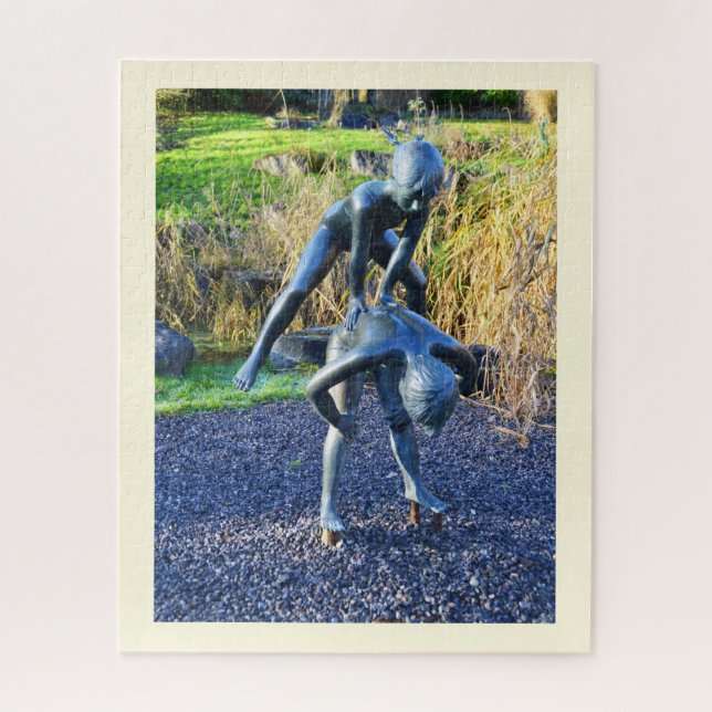 Quebra-cabeça Estátua de duas crianças brincando (Vertical)