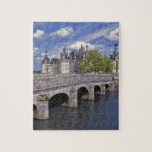 Quebra-cabeça Europa, França, Chambord. Uma ponte de pedra leva