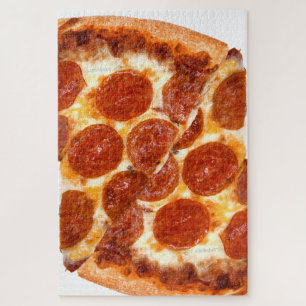 Quebra-cabeça Fatia de pizza de pepperoni clássica da SlipperyJo