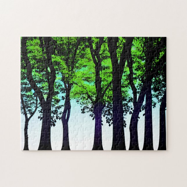 Quebra-cabeça Fileira Verde de Árvores Contra Céu Azul (Horizontal)