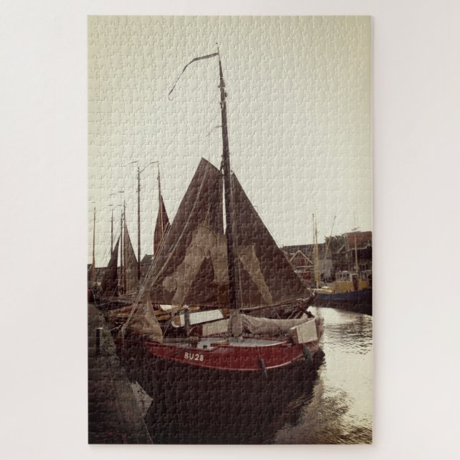 Quebra-cabeça Fishing boat in Harbor  (Vertical)