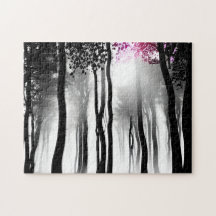 Floresta de Silhueta Preta e Branca e Roxo Pequeno