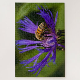 Quebra-cabeça Foto de uma linda flor roxa com abelha de mel