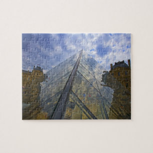 Quebra-cabeça França, Paris. Nuvens se refletem no Louvre