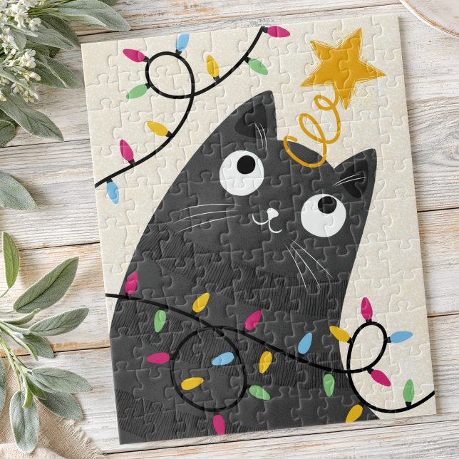 Quebra-cabeça Gato fofo com luzes e enfeite de natal no topo da  (Cute cat with lights and tree-topper Christmas Jigsaw Puzzle)