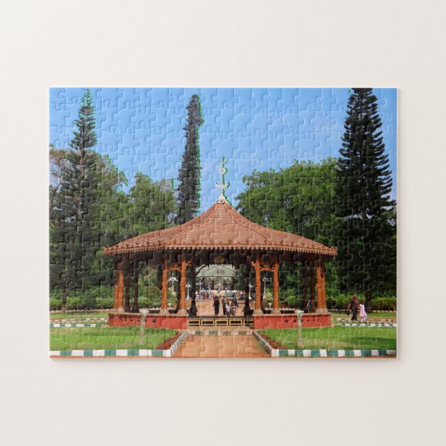 Quebra-cabeça Gazebo em um jardim Bangalore Índia. (Horizontal)
