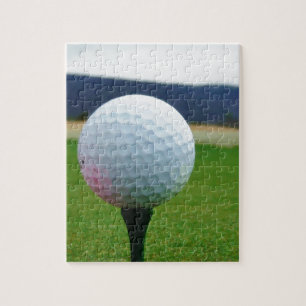 Quebra-cabeça Golf Ball em um campo de golfe na montanha