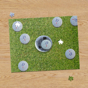 Quebra-cabeça Golfer Pratica Bolas de Golfe na Grama Verde