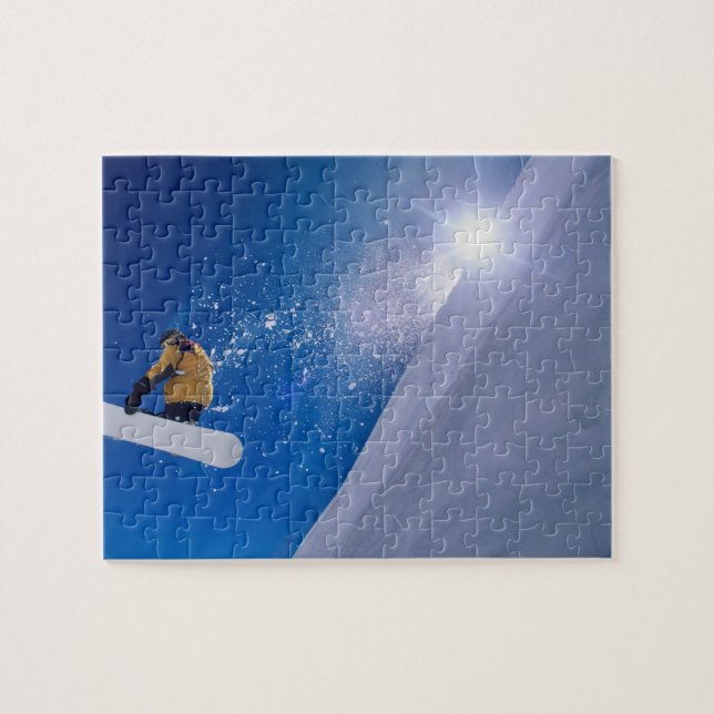 Quebra-cabeça Homem voando pelo ar em uma snowboard com (Horizontal)