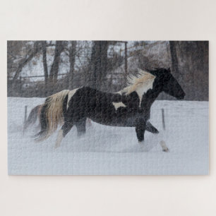 Quebra-cabeça Horse Running Through the Snow