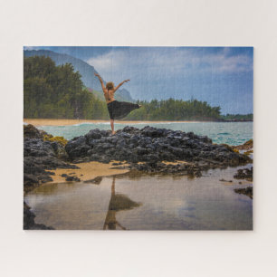 Quebra-cabeça Hula Dancer at Lumaha'i Beach, Kauai, Hawaii