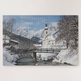 Quebra-cabeça Igreja na neve com montanhas alpes no inverno