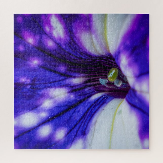 Quebra-cabeça Íris Roxa Macro – Arte Floral Vibrante em Close-Up (Vertical)