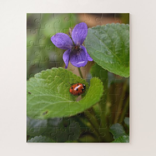 Quebra-cabeça Ladybug em Flores de Violeta Doce (Vertical)