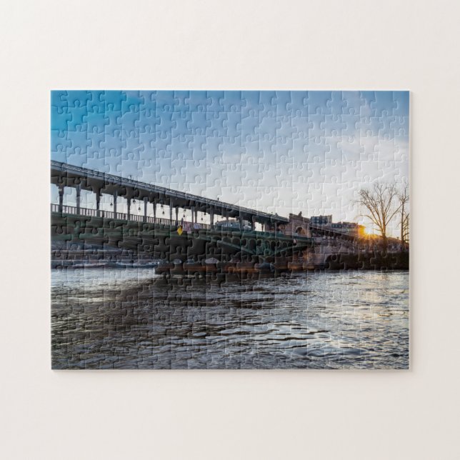 Quebra-cabeça Levantamento do sol sobre a ponte Bir-Hakeim no in (Horizontal)
