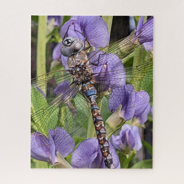 Quebra-cabeça Libélula Darner de Olhos Azuis em Flor (Vertical)