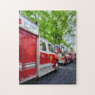 Quebra-cabeça Long Line of Fire Trucks