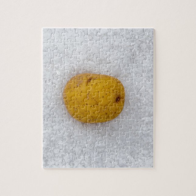 Quebra-cabeça Macro de batata como fundo com sal (Vertical)