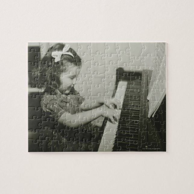 Quebra-cabeça Menina que joga o piano (Horizontal)