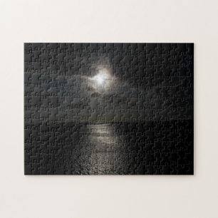 Quebra-cabeça Misterioso sol branco no céu negro