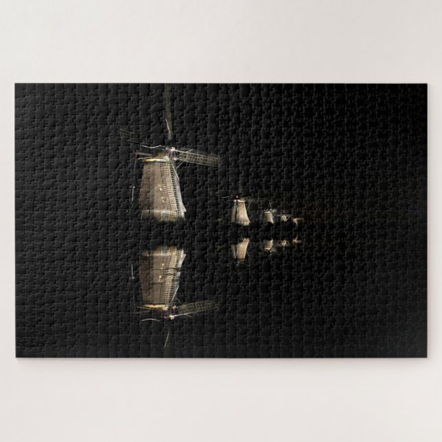 Quebra-cabeça Moinhos de vento iluminados com reflexão na noite (Horizontal)