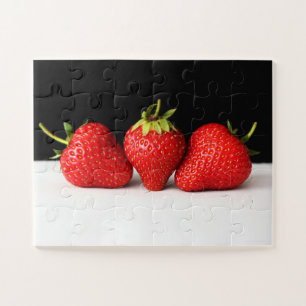Quebra-cabeça Morangos A Preto Sobre Jpcn Branco 11x14 30pc