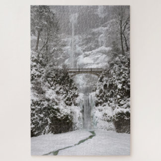 Quebra-cabeça Multnomah Falls cobertas em neve e gelo no inverno