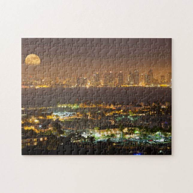 Quebra-cabeça Nascer da lua sobre a silhueta de San Diego (Horizontal)