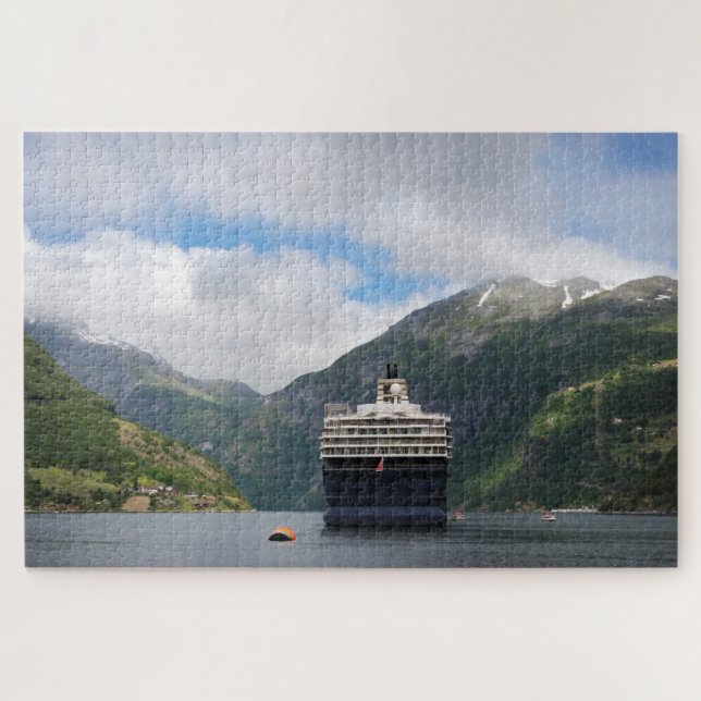 Quebra-cabeça Navio de cruzeiro em Geirangerfjord, Noruega (Horizontal)