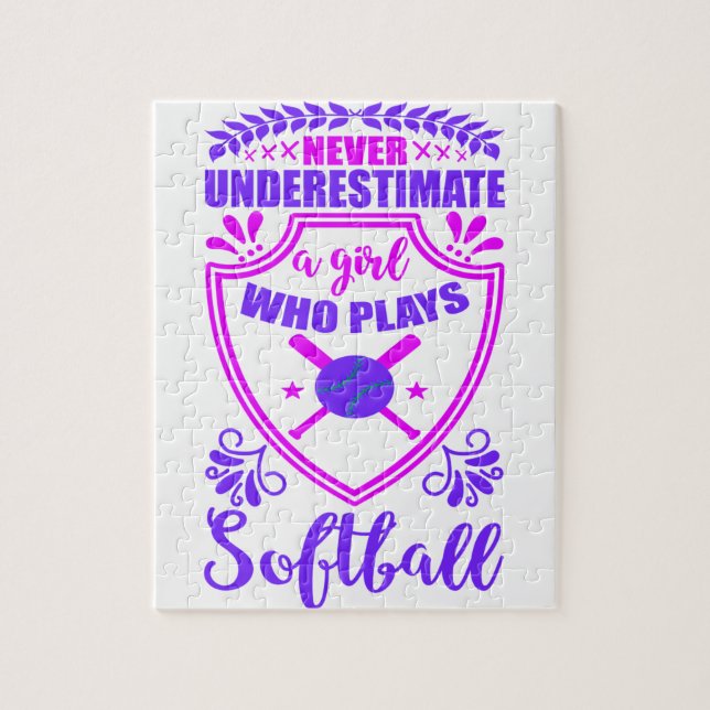 Quebra-cabeça Nunca Subestime Uma Garota Que Joga Softball (Vertical)