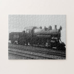 Quebra-cabeça O motor de vapor do trem do vintage cerca o branco