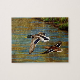 Quebra-cabeça O pato selvagem Ducks o voo sobre a lagoa