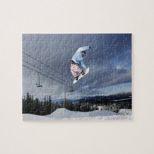 Quebra-cabeça O Snowboarder que salta no meio do ar que faz uma
