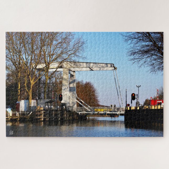 Quebra-cabeça Ophaalbrug over gracht in Nederland. (Horizontal)