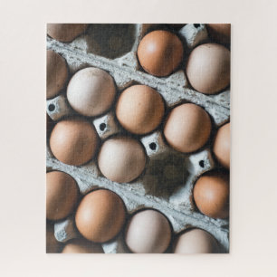 Quebra-cabeça Ovos de frango frescos em caixa no mercado