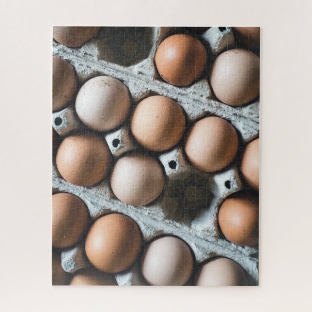 Quebra-cabeça Ovos de frango frescos em caixa no mercado (Vertical)