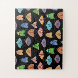 Quebra-cabeça Padrão de mariposa noturna mágica. Borboleta místi