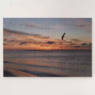 Quebra-cabeça Pelican Flying at Sunrise, Dauphin Island, Alabama