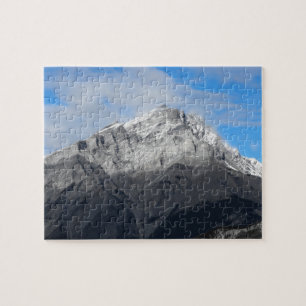 Quebra-cabeça Pico de montanha da cinza, céu azul nublado